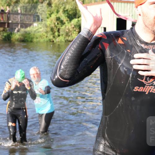 31.08.2025 - Elbe Triathlon Hamburg Luisa Fischer http://msf.ph/oto/8672276 31.08.2025 08:34:51 Schwimmen 176, 213 meine-sportfotos.de