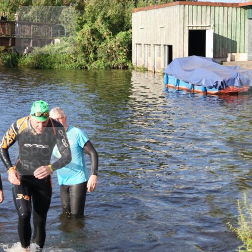 31.08.2025 - Elbe Triathlon Hamburg Luisa Fischer http://msf.ph/oto/8672285 31.08.2025 08:34:52 Schwimmen 176, 213 meine-sportfotos.de