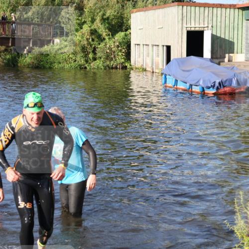 31.08.2025 - Elbe Triathlon Hamburg Luisa Fischer http://msf.ph/oto/8672287 31.08.2025 08:34:53 Schwimmen 176, 213 meine-sportfotos.de