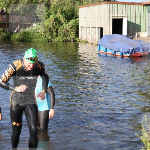 31.08.2025 - Elbe Triathlon Hamburg Luisa Fischer http://msf.ph/oto/8672290 31.08.2025 08:34:53 Schwimmen 176, 213 meine-sportfotos.de