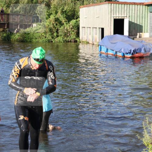 31.08.2025 - Elbe Triathlon Hamburg Luisa Fischer http://msf.ph/oto/8672292 31.08.2025 08:34:54 Schwimmen 176, 213 meine-sportfotos.de