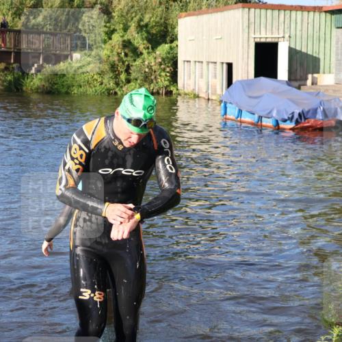 31.08.2025 - Elbe Triathlon Hamburg Luisa Fischer http://msf.ph/oto/8672296 31.08.2025 08:34:54 Schwimmen 176, 213 meine-sportfotos.de