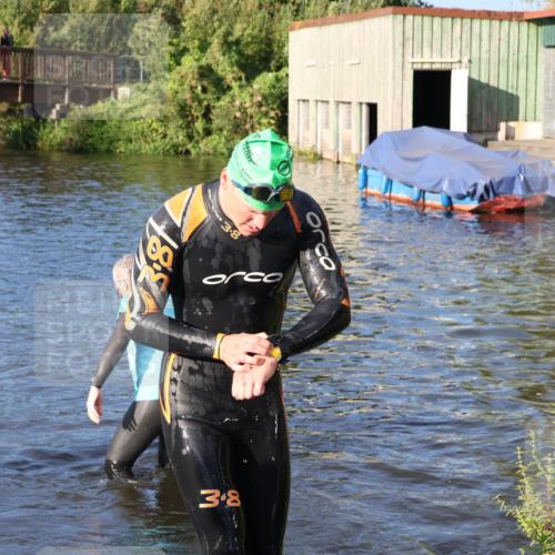 31.08.2025 - Elbe Triathlon Hamburg Luisa Fischer http://msf.ph/oto/8672298 31.08.2025 08:34:55 Schwimmen 176 meine-sportfotos.de