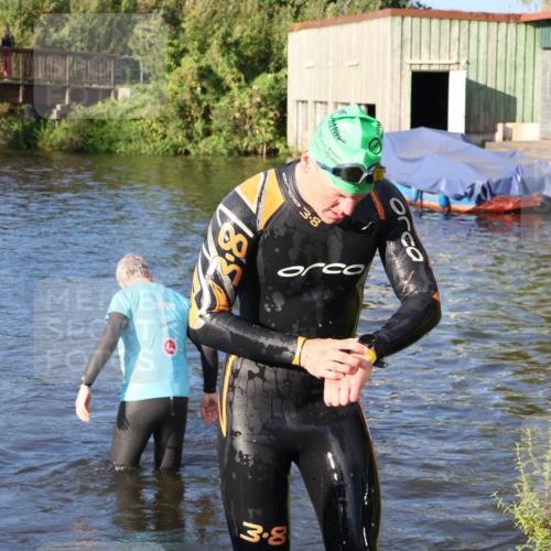 31.08.2025 - Elbe Triathlon Hamburg Luisa Fischer http://msf.ph/oto/8672300 31.08.2025 08:34:55 Schwimmen 176 meine-sportfotos.de