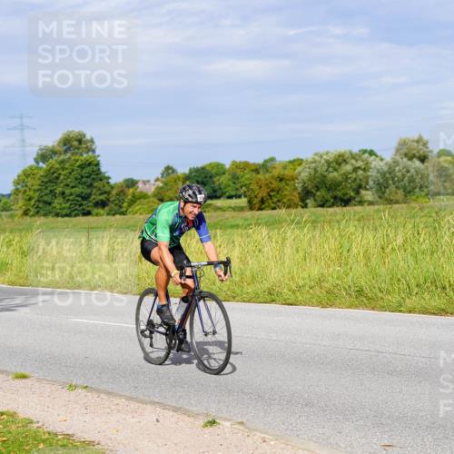 31.08.2025 - Elbe Triathlon Hamburg Michael Burmester http://msf.ph/oto/8672302 31.08.2025 10:04:58 Radfahren 690, 792 meine-sportfotos.de
