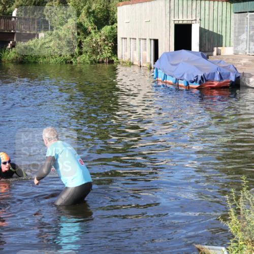 31.08.2025 - Elbe Triathlon Hamburg Luisa Fischer http://msf.ph/oto/8672304 31.08.2025 08:35:30 Schwimmen 184 meine-sportfotos.de