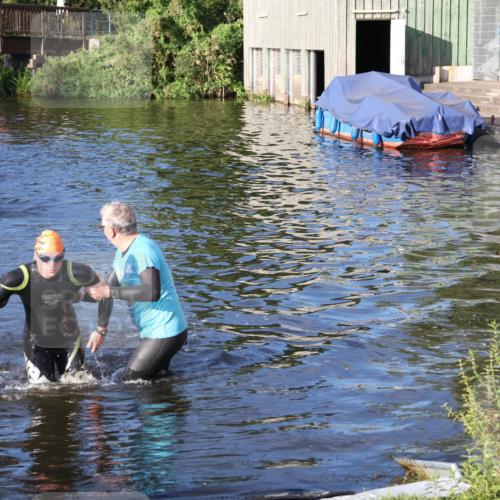 31.08.2025 - Elbe Triathlon Hamburg Luisa Fischer http://msf.ph/oto/8672332 31.08.2025 08:35:33 Schwimmen 184 meine-sportfotos.de
