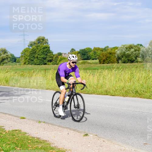 31.08.2025 - Elbe Triathlon Hamburg Michael Burmester http://msf.ph/oto/8672333 31.08.2025 10:05:06 Radfahren 413, 654, 822, 844, 892 meine-sportfotos.de