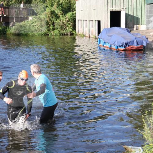 31.08.2025 - Elbe Triathlon Hamburg Luisa Fischer http://msf.ph/oto/8672334 31.08.2025 08:35:33 Schwimmen 184 meine-sportfotos.de