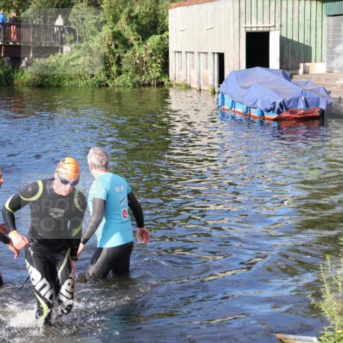 31.08.2025 - Elbe Triathlon Hamburg Luisa Fischer http://msf.ph/oto/8672338 31.08.2025 08:35:34 Schwimmen 184 meine-sportfotos.de