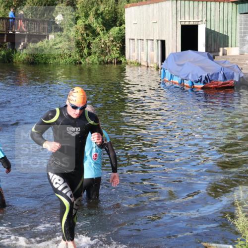 31.08.2025 - Elbe Triathlon Hamburg Luisa Fischer http://msf.ph/oto/8672345 31.08.2025 08:35:35 Schwimmen 184 meine-sportfotos.de