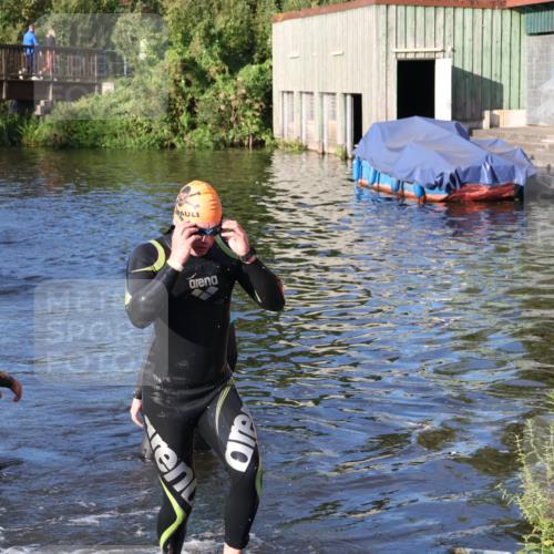 31.08.2025 - Elbe Triathlon Hamburg Luisa Fischer http://msf.ph/oto/8672348 31.08.2025 08:35:35 Schwimmen 184 meine-sportfotos.de