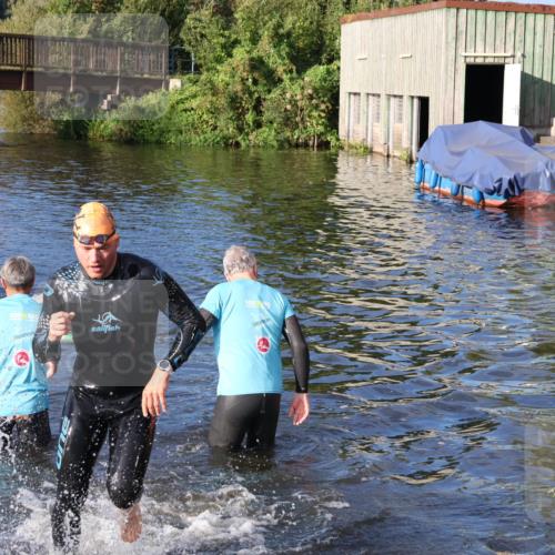 31.08.2025 - Elbe Triathlon Hamburg Luisa Fischer http://msf.ph/oto/8672370 31.08.2025 08:35:46 Schwimmen 174, 222 meine-sportfotos.de