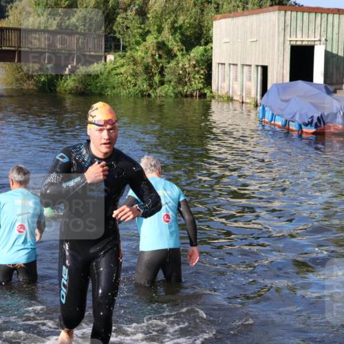 31.08.2025 - Elbe Triathlon Hamburg Luisa Fischer http://msf.ph/oto/8672375 31.08.2025 08:35:46 Schwimmen 174, 222 meine-sportfotos.de