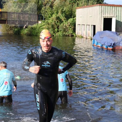 31.08.2025 - Elbe Triathlon Hamburg Luisa Fischer http://msf.ph/oto/8672379 31.08.2025 08:35:47 Schwimmen 174, 222 meine-sportfotos.de