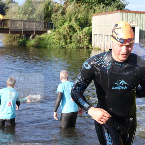 31.08.2025 - Elbe Triathlon Hamburg Luisa Fischer http://msf.ph/oto/8672386 31.08.2025 08:35:47 Schwimmen 174, 222 meine-sportfotos.de