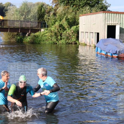 31.08.2025 - Elbe Triathlon Hamburg Luisa Fischer http://msf.ph/oto/8672398 31.08.2025 08:35:53 Schwimmen 222 meine-sportfotos.de
