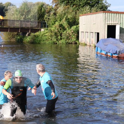 31.08.2025 - Elbe Triathlon Hamburg Luisa Fischer http://msf.ph/oto/8672400 31.08.2025 08:35:53 Schwimmen 222 meine-sportfotos.de