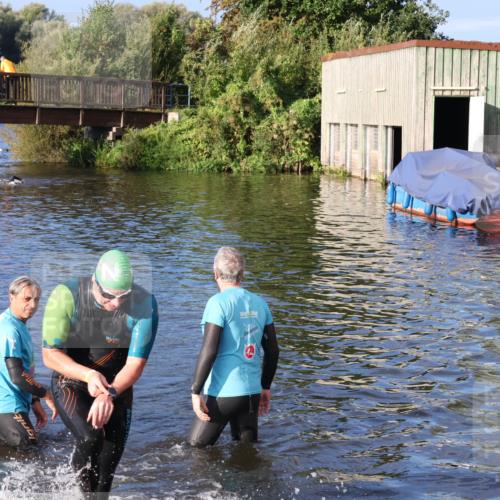 31.08.2025 - Elbe Triathlon Hamburg Luisa Fischer http://msf.ph/oto/8672409 31.08.2025 08:35:54 Schwimmen 222 meine-sportfotos.de