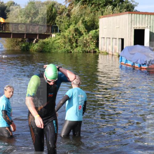 31.08.2025 - Elbe Triathlon Hamburg Luisa Fischer http://msf.ph/oto/8672414 31.08.2025 08:35:55 Schwimmen 222 meine-sportfotos.de
