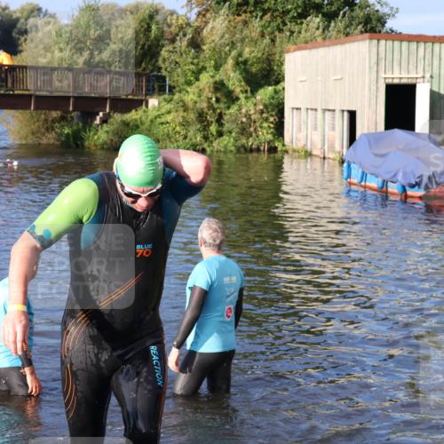 31.08.2025 - Elbe Triathlon Hamburg Luisa Fischer http://msf.ph/oto/8672420 31.08.2025 08:35:56 Schwimmen 222 meine-sportfotos.de