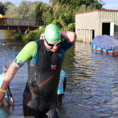 31.08.2025 - Elbe Triathlon Hamburg Luisa Fischer http://msf.ph/oto/8672425 31.08.2025 08:35:56 Schwimmen 222 meine-sportfotos.de