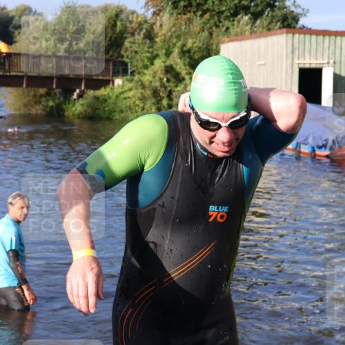 31.08.2025 - Elbe Triathlon Hamburg Luisa Fischer http://msf.ph/oto/8672427 31.08.2025 08:35:57 Schwimmen 222 meine-sportfotos.de