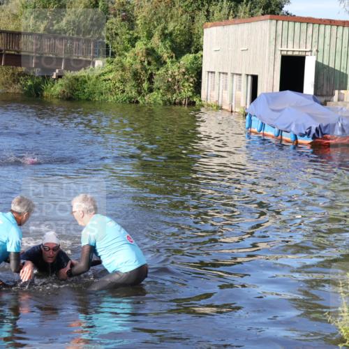 31.08.2025 - Elbe Triathlon Hamburg Luisa Fischer http://msf.ph/oto/8672439 31.08.2025 08:36:40 Schwimmen 233 meine-sportfotos.de