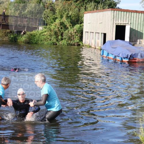 31.08.2025 - Elbe Triathlon Hamburg Luisa Fischer http://msf.ph/oto/8672446 31.08.2025 08:36:41 Schwimmen 233 meine-sportfotos.de