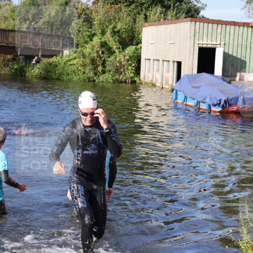 31.08.2025 - Elbe Triathlon Hamburg Luisa Fischer http://msf.ph/oto/8672463 31.08.2025 08:36:43 Schwimmen 233 meine-sportfotos.de