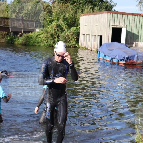 31.08.2025 - Elbe Triathlon Hamburg Luisa Fischer http://msf.ph/oto/8672465 31.08.2025 08:36:43 Schwimmen 233 meine-sportfotos.de