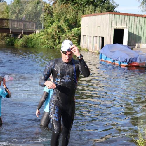 31.08.2025 - Elbe Triathlon Hamburg Luisa Fischer http://msf.ph/oto/8672466 31.08.2025 08:36:43 Schwimmen 233 meine-sportfotos.de