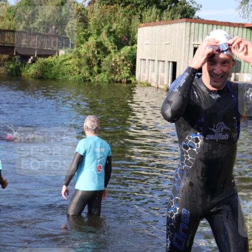 31.08.2025 - Elbe Triathlon Hamburg Luisa Fischer http://msf.ph/oto/8672475 31.08.2025 08:36:44 Schwimmen 233 meine-sportfotos.de