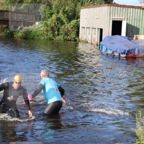31.08.2025 - Elbe Triathlon Hamburg Luisa Fischer http://msf.ph/oto/8672478 31.08.2025 08:36:54 Schwimmen 165, 353, 355 meine-sportfotos.de