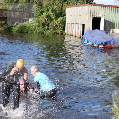 31.08.2025 - Elbe Triathlon Hamburg Luisa Fischer http://msf.ph/oto/8672489 31.08.2025 08:36:55 Schwimmen 165, 170, 353, 355 meine-sportfotos.de