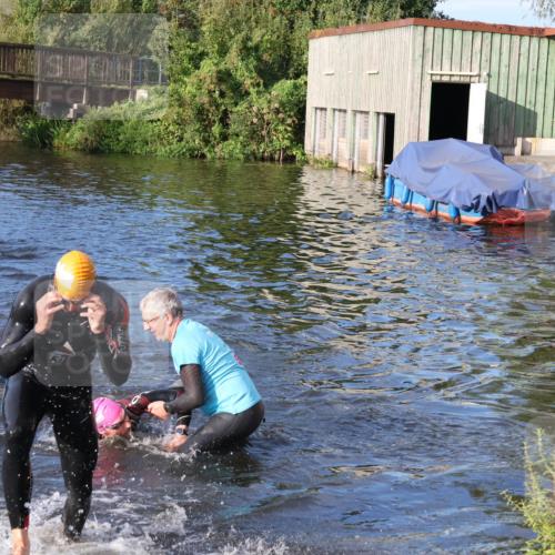 31.08.2025 - Elbe Triathlon Hamburg Luisa Fischer http://msf.ph/oto/8672492 31.08.2025 08:36:56 Schwimmen 165, 170, 353, 355 meine-sportfotos.de