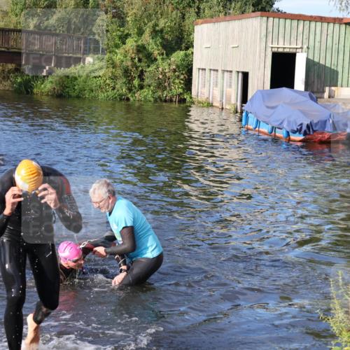 31.08.2025 - Elbe Triathlon Hamburg Luisa Fischer http://msf.ph/oto/8672494 31.08.2025 08:36:56 Schwimmen 165, 170, 353, 355 meine-sportfotos.de