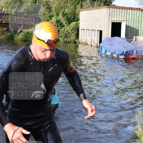 31.08.2025 - Elbe Triathlon Hamburg Luisa Fischer http://msf.ph/oto/8672508 31.08.2025 08:36:58 Schwimmen 165, 170, 353, 355 meine-sportfotos.de