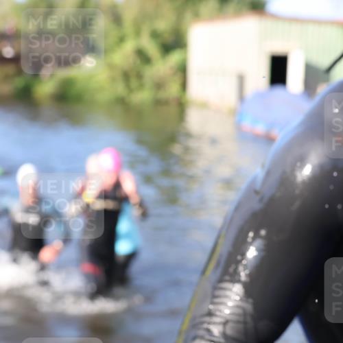 31.08.2025 - Elbe Triathlon Hamburg Luisa Fischer http://msf.ph/oto/8672513 31.08.2025 08:36:58 Schwimmen 165, 170, 353, 355 meine-sportfotos.de