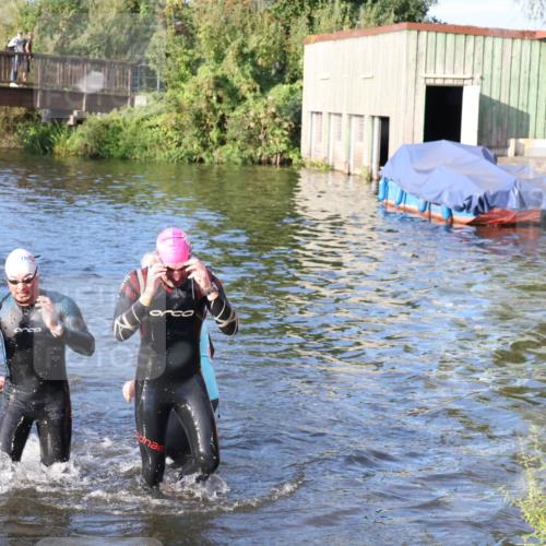31.08.2025 - Elbe Triathlon Hamburg Luisa Fischer http://msf.ph/oto/8672517 31.08.2025 08:36:59 Schwimmen 165, 170, 353, 355 meine-sportfotos.de