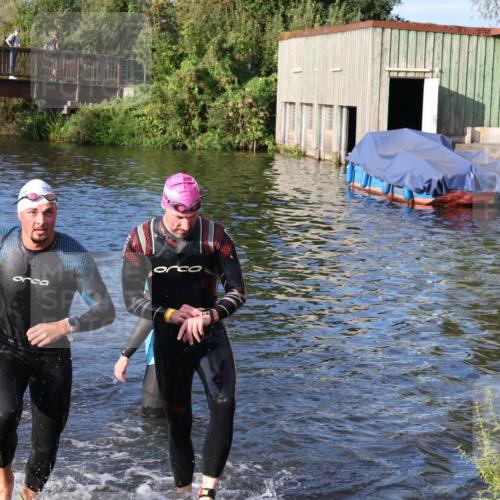 31.08.2025 - Elbe Triathlon Hamburg Luisa Fischer http://msf.ph/oto/8672527 31.08.2025 08:37:00 Schwimmen 165, 170, 353, 355 meine-sportfotos.de
