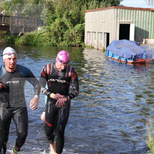 31.08.2025 - Elbe Triathlon Hamburg Luisa Fischer http://msf.ph/oto/8672531 31.08.2025 08:37:00 Schwimmen 165, 170, 353, 355 meine-sportfotos.de