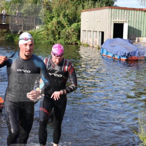 31.08.2025 - Elbe Triathlon Hamburg Luisa Fischer http://msf.ph/oto/8672535 31.08.2025 08:37:01 Schwimmen 165, 170, 353, 355 meine-sportfotos.de