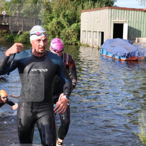 31.08.2025 - Elbe Triathlon Hamburg Luisa Fischer http://msf.ph/oto/8672536 31.08.2025 08:37:01 Schwimmen 165, 170, 353, 355 meine-sportfotos.de