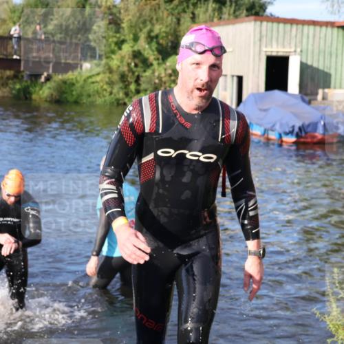 31.08.2025 - Elbe Triathlon Hamburg Luisa Fischer http://msf.ph/oto/8672546 31.08.2025 08:37:02 Schwimmen 165, 170, 355 meine-sportfotos.de