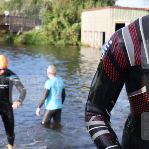 31.08.2025 - Elbe Triathlon Hamburg Luisa Fischer http://msf.ph/oto/8672557 31.08.2025 08:37:04 Schwimmen 165, 170, 221, 355 meine-sportfotos.de