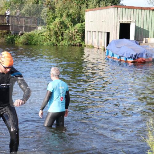 31.08.2025 - Elbe Triathlon Hamburg Luisa Fischer http://msf.ph/oto/8672561 31.08.2025 08:37:04 Schwimmen 165, 170, 221, 355 meine-sportfotos.de