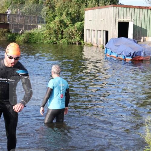 31.08.2025 - Elbe Triathlon Hamburg Luisa Fischer http://msf.ph/oto/8672563 31.08.2025 08:37:04 Schwimmen 165, 170, 221, 355 meine-sportfotos.de