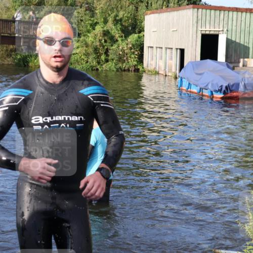 31.08.2025 - Elbe Triathlon Hamburg Luisa Fischer http://msf.ph/oto/8672575 31.08.2025 08:37:05 Schwimmen 165, 170, 221, 355 meine-sportfotos.de
