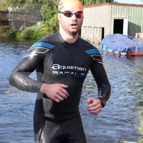 31.08.2025 - Elbe Triathlon Hamburg Luisa Fischer http://msf.ph/oto/8672578 31.08.2025 08:37:06 Schwimmen 165, 170, 221 meine-sportfotos.de